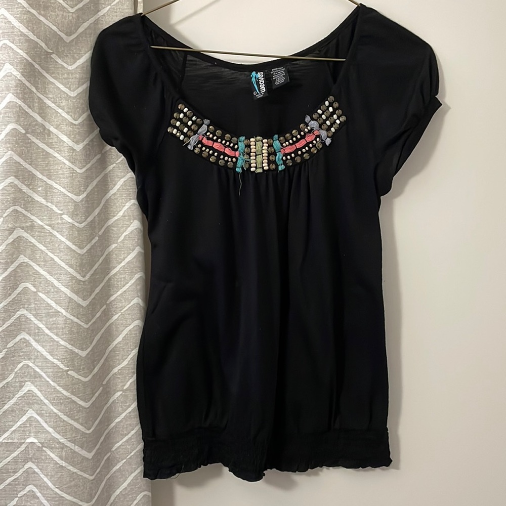 Beaded neckline short sleeve shirt